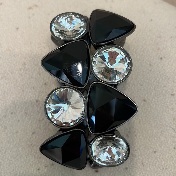 Cache Stretch Rhinestone and black gem bracelet. - Picture 2 of 4
